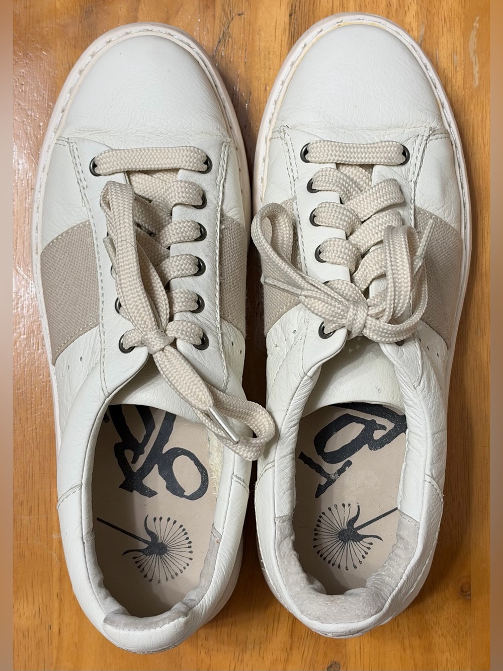 OTBT Normcore Leather Sneakers White Beige Low Top Casual Shoes, Size 7.5.